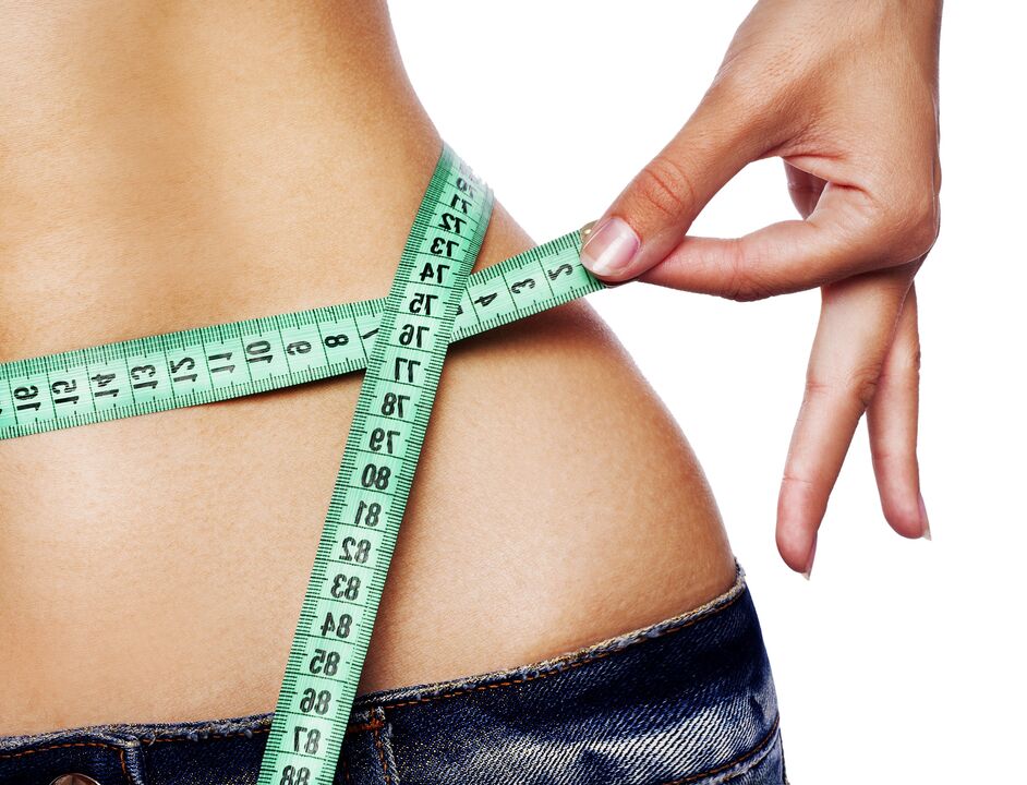 Avec la cétose, le processus de transformation des graisses commence et une personne commence à perdre des kilos en trop.